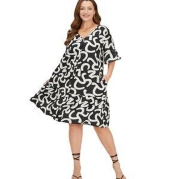 BloomChic Dresses & Skirts - EUC BloomChic Geometric Print Dress Size 14-16